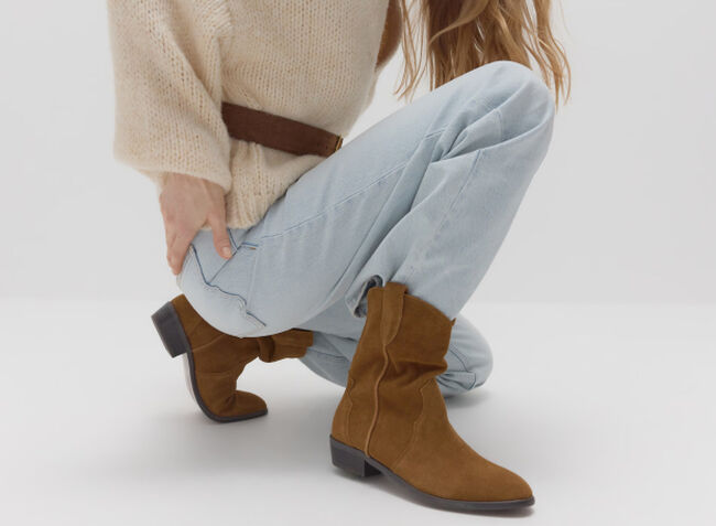 woman wearing brown ankle boots